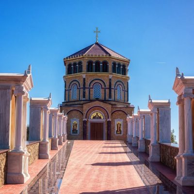 Throni Hill and Makarios’ Tomb